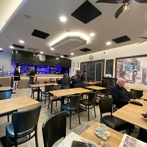https://hotel-restaurant-le-lion-dor-meximieux.hotels-rhonealpes.com