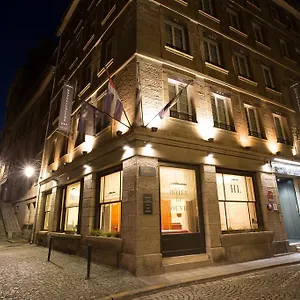 Des Marins, Hotel